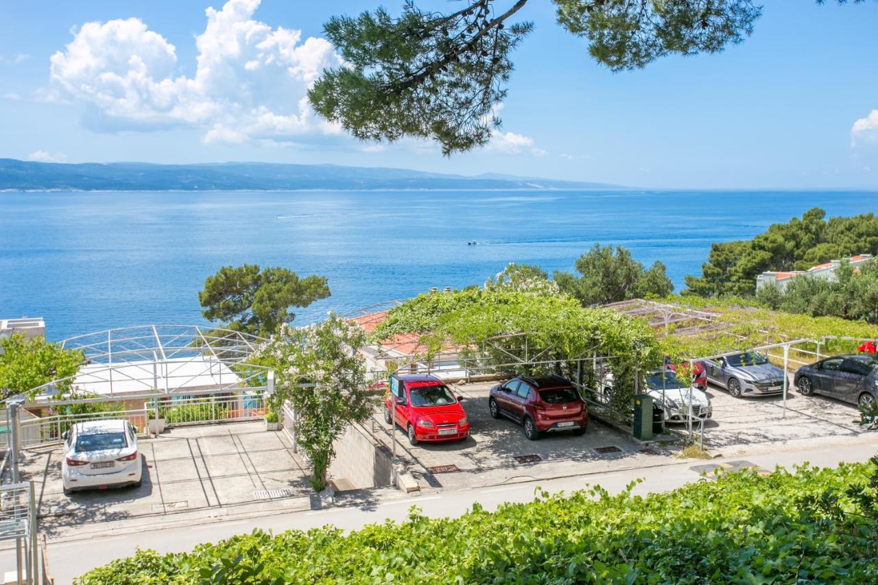 Apartments By The Sea Brela, Makarska - 18356 Екстериор снимка
