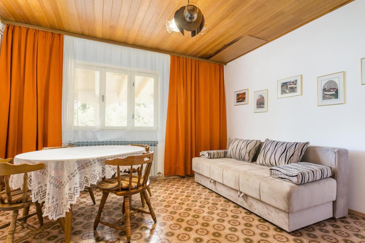 Apartments By The Sea Brela, Makarska - 18356 Екстериор снимка
