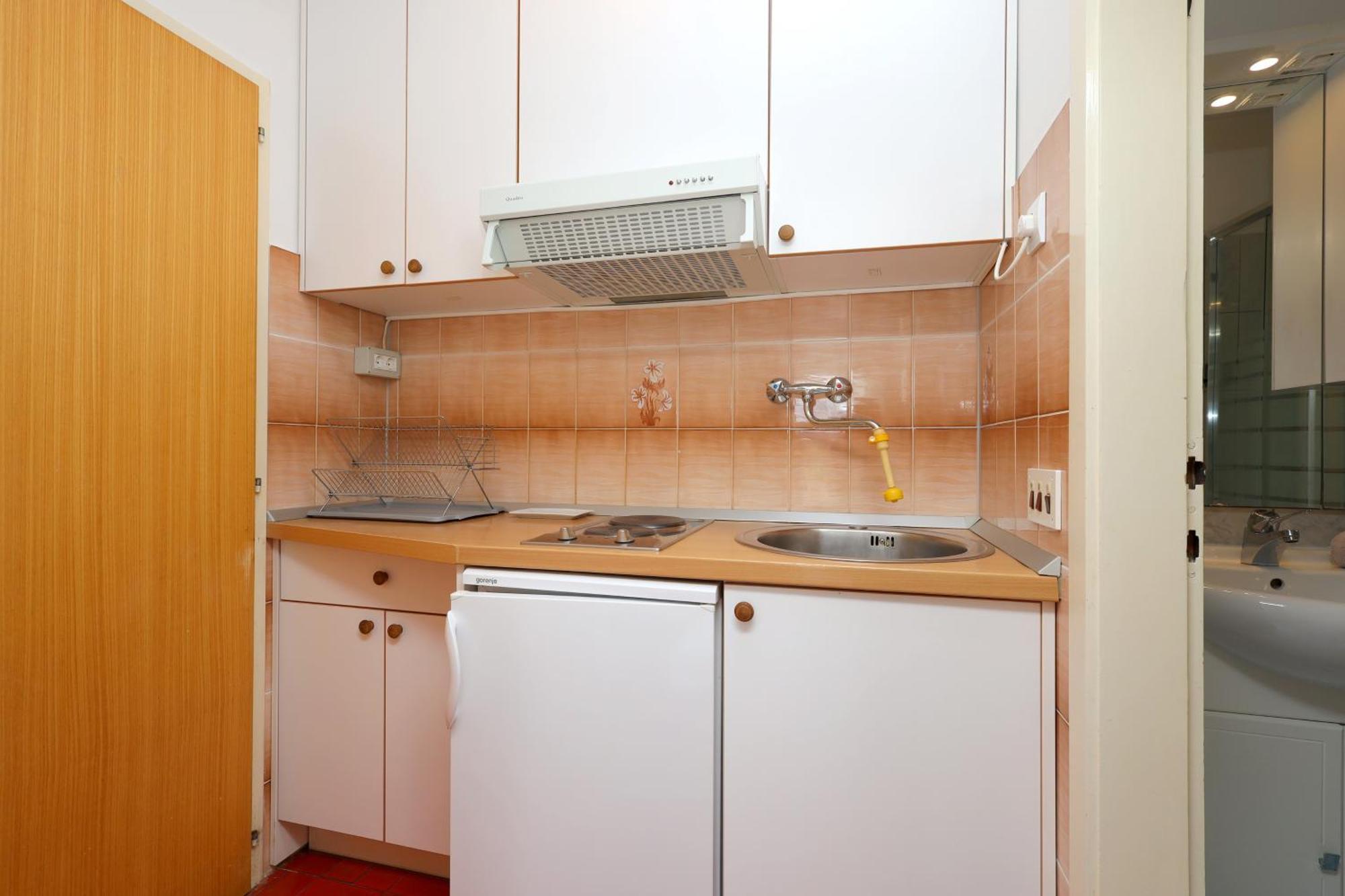 Apartments By The Sea Brela, Makarska - 18356 Екстериор снимка