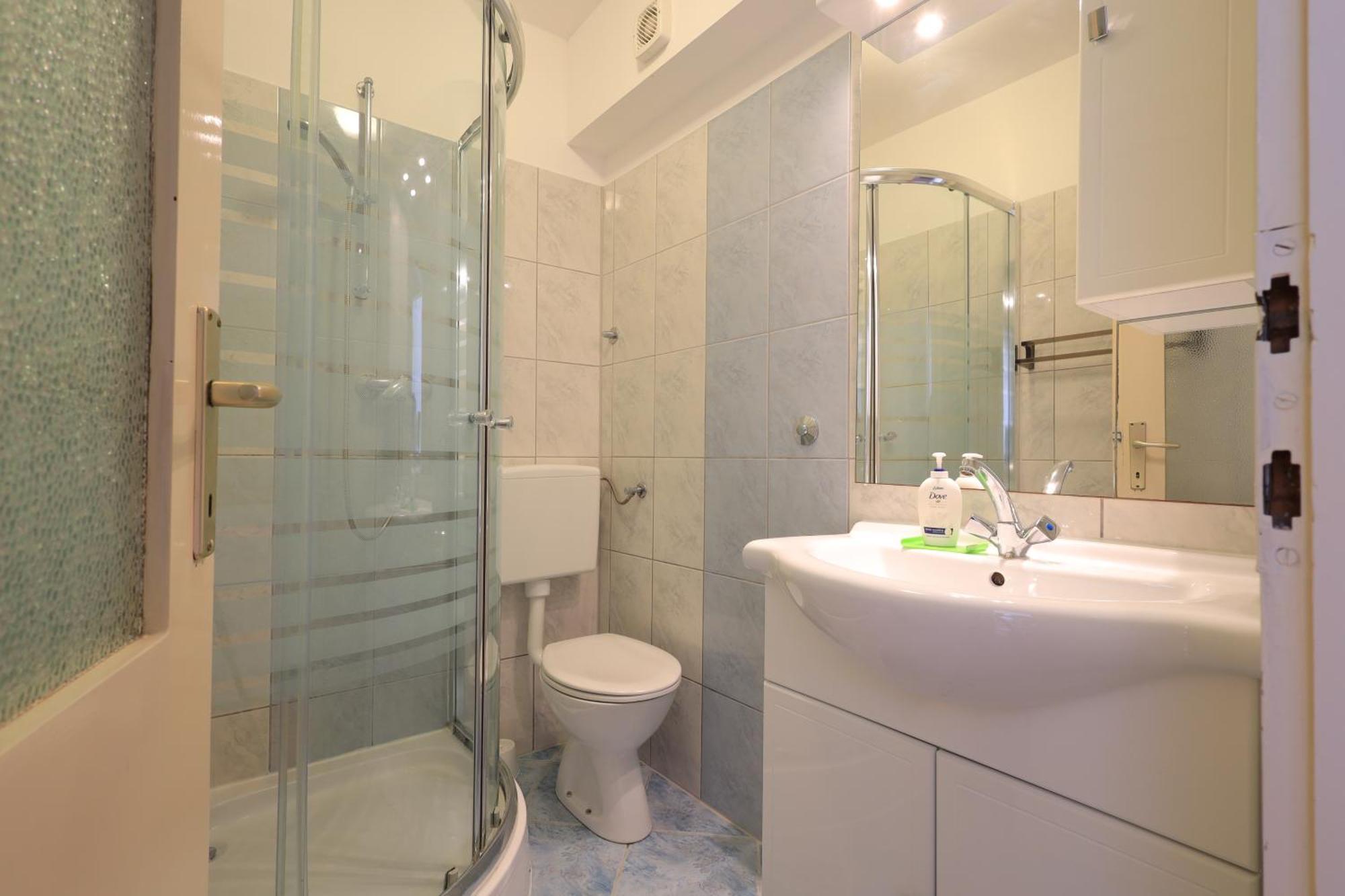 Apartments By The Sea Brela, Makarska - 18356 Екстериор снимка