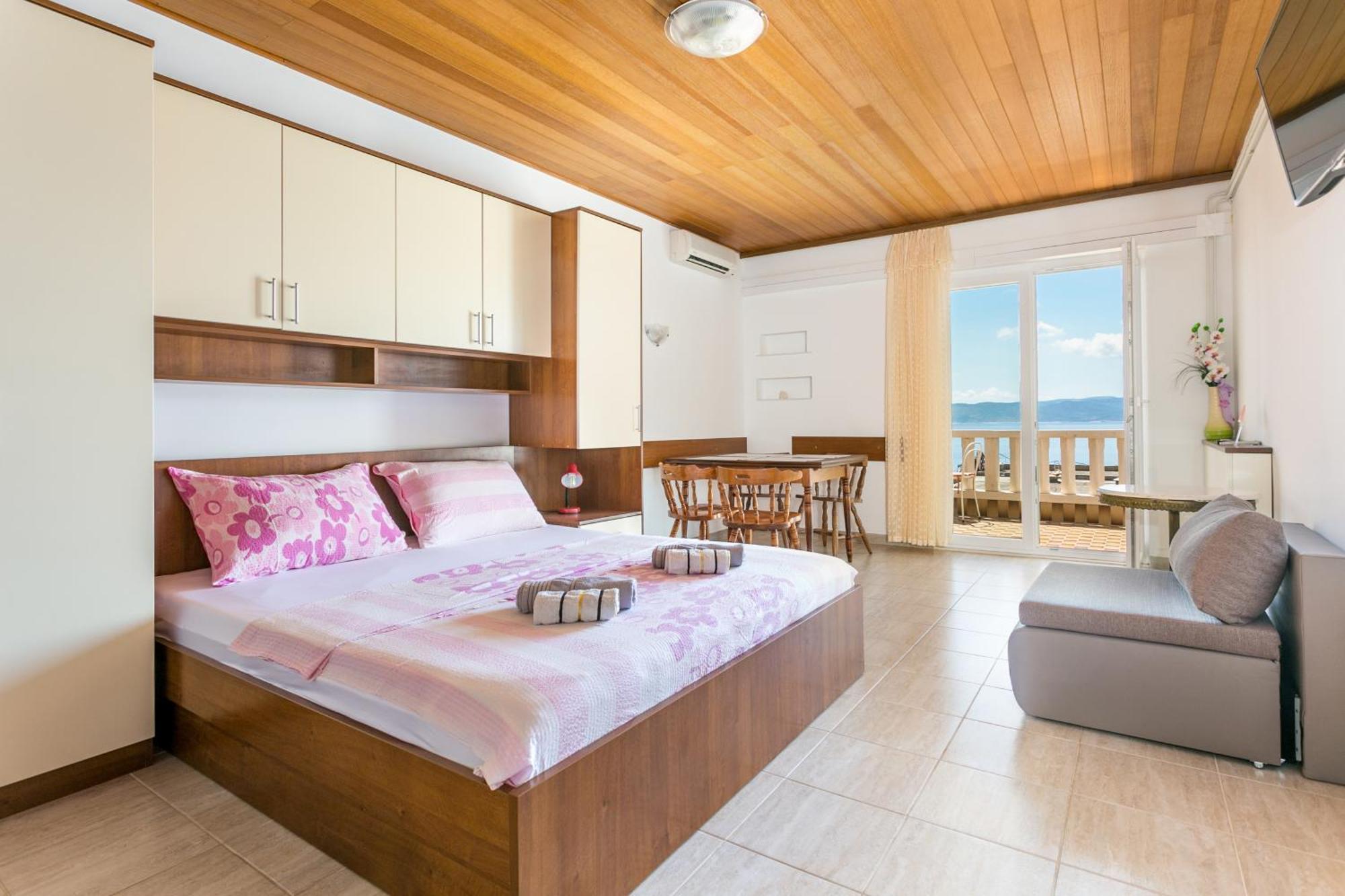 Apartments By The Sea Brela, Makarska - 18356 Екстериор снимка