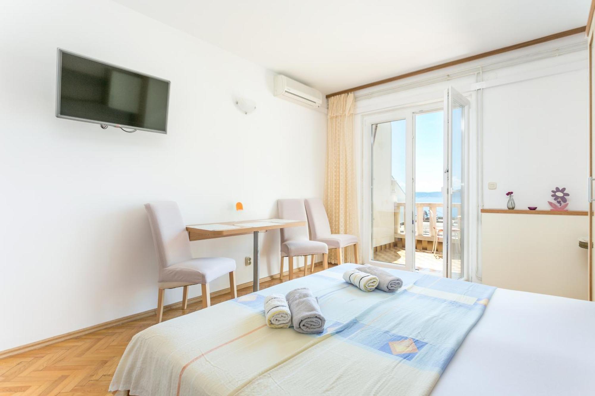 Apartments By The Sea Brela, Makarska - 18356 Екстериор снимка