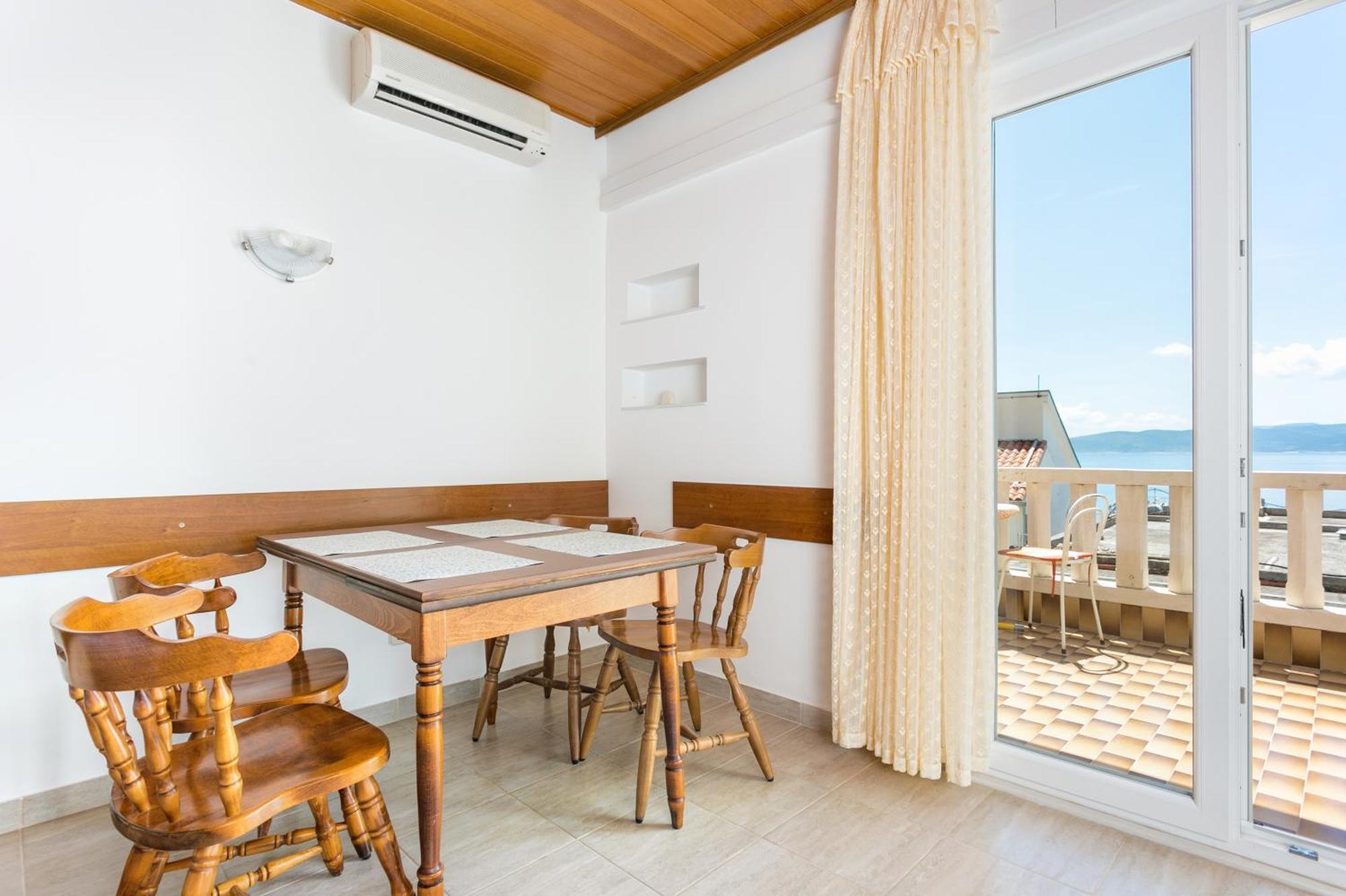 Apartments By The Sea Brela, Makarska - 18356 Екстериор снимка