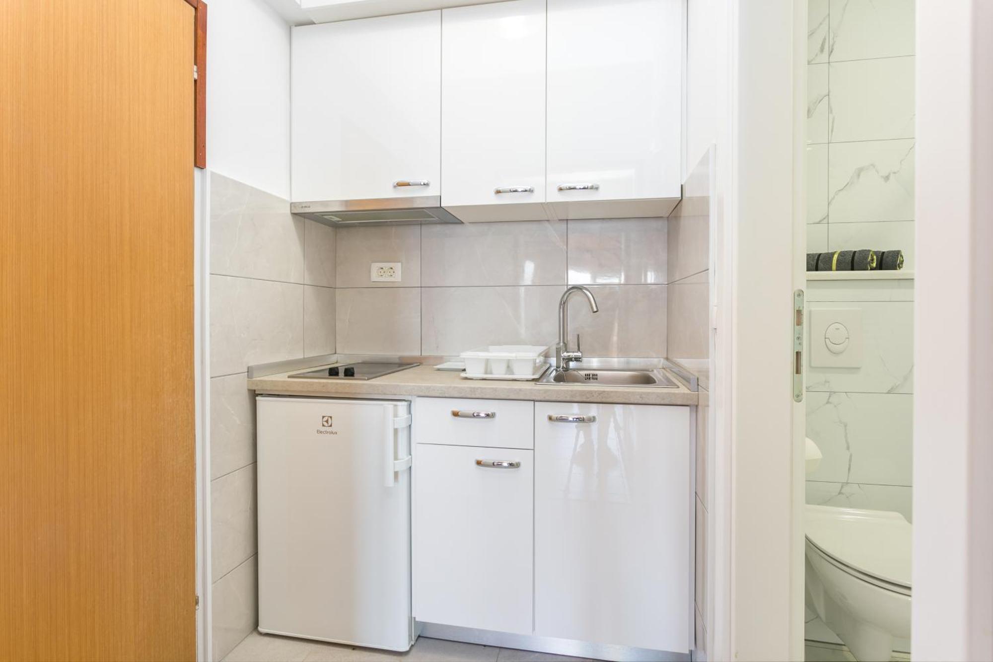 Apartments By The Sea Brela, Makarska - 18356 Екстериор снимка