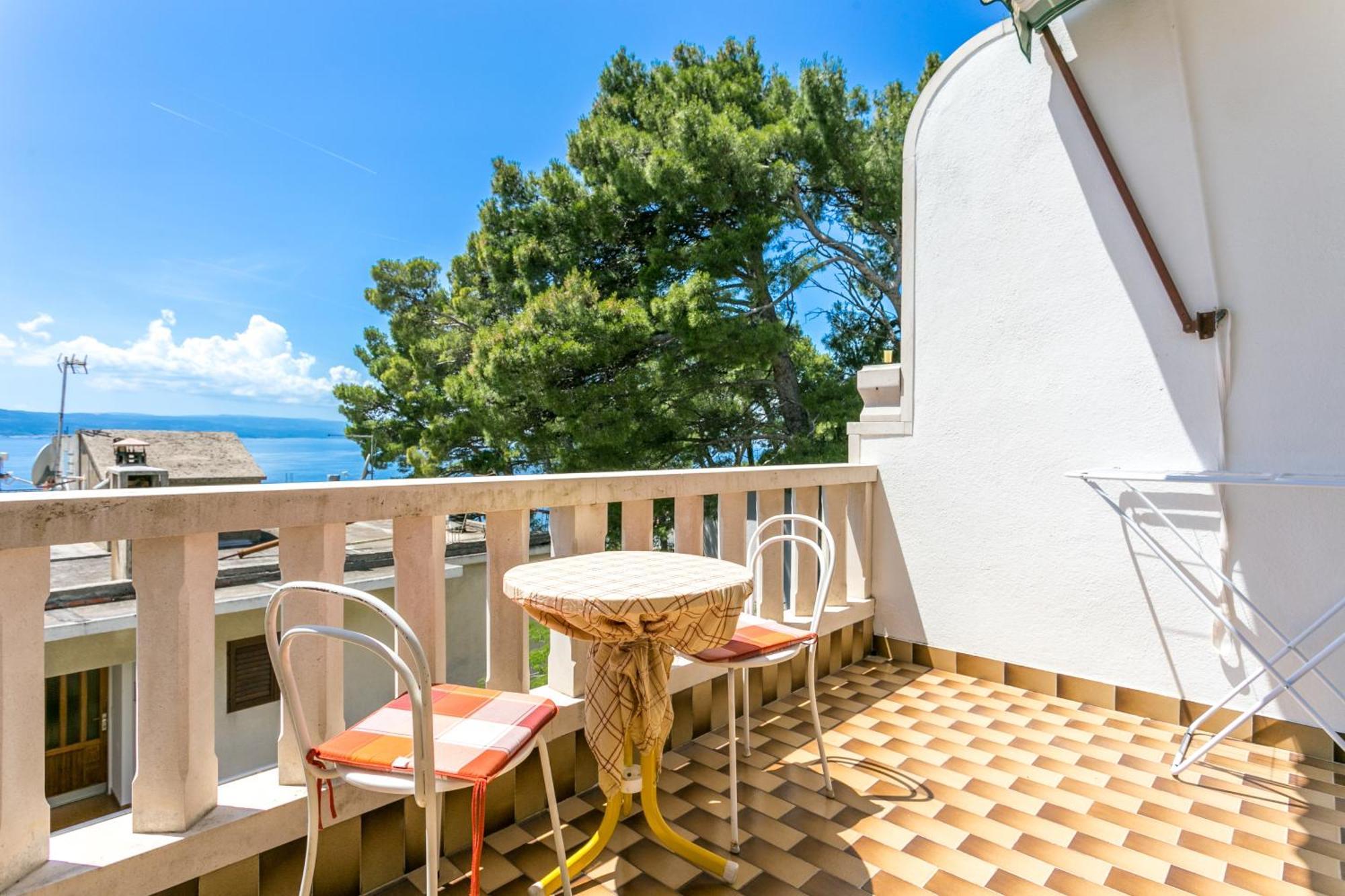 Apartments By The Sea Brela, Makarska - 18356 Екстериор снимка