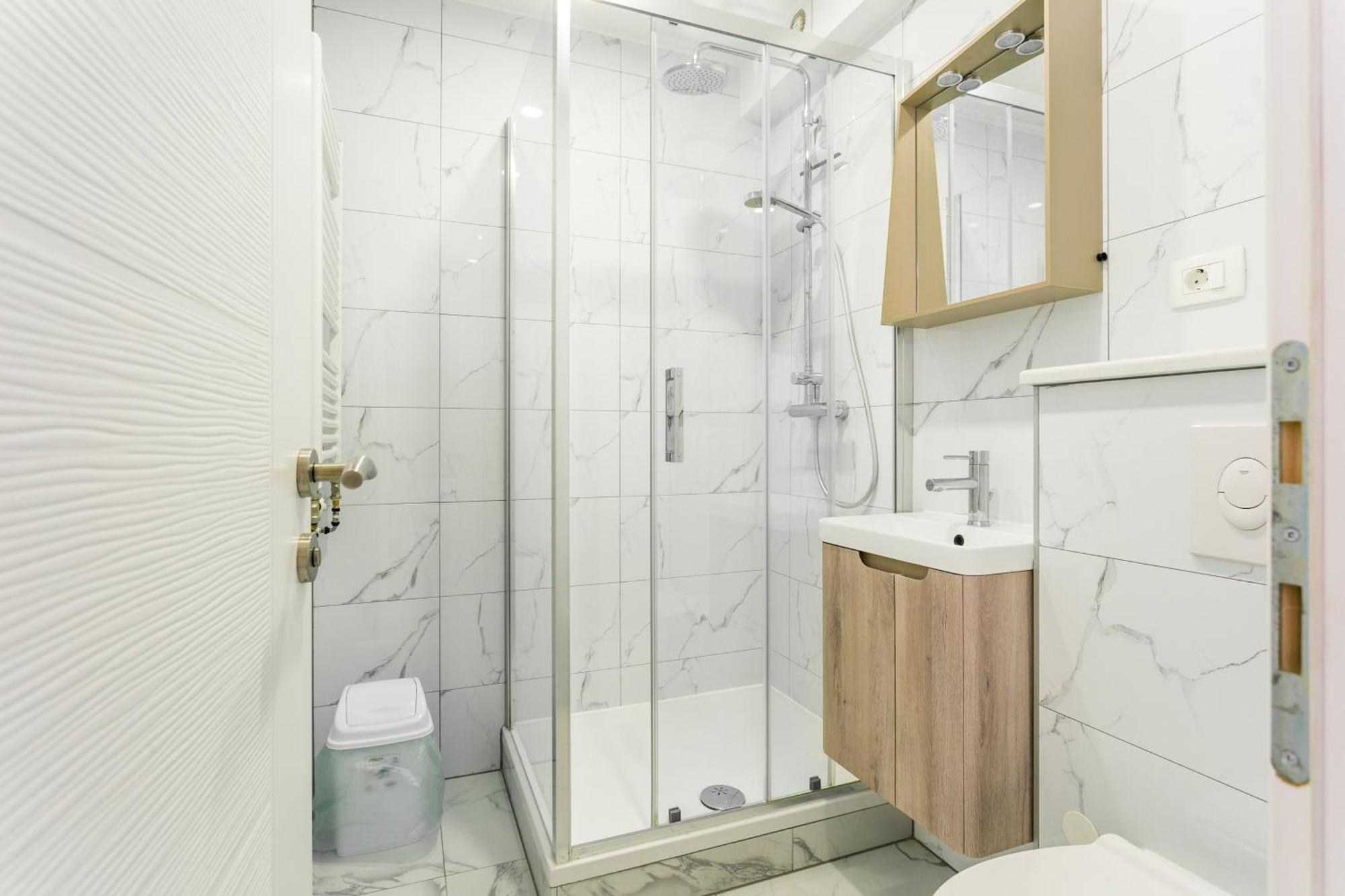 Apartments By The Sea Brela, Makarska - 18356 Екстериор снимка