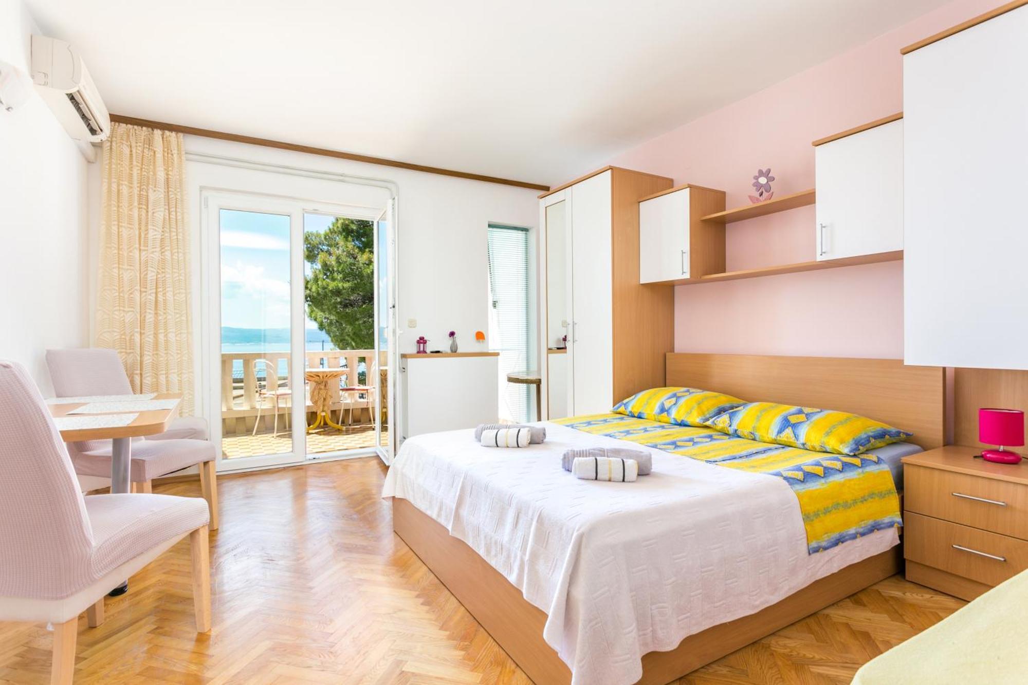 Apartments By The Sea Brela, Makarska - 18356 Екстериор снимка