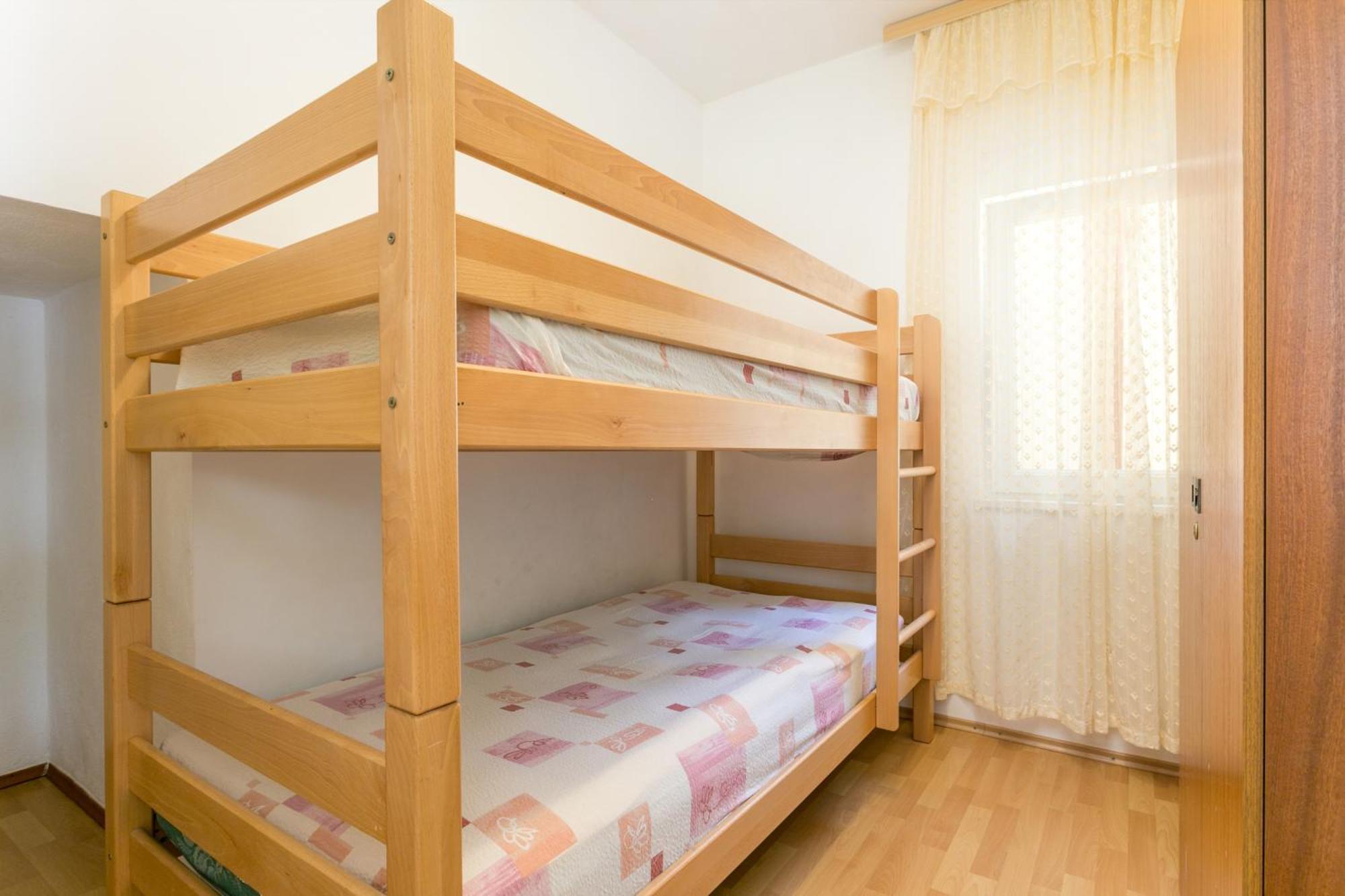 Apartments By The Sea Brela, Makarska - 18356 Екстериор снимка