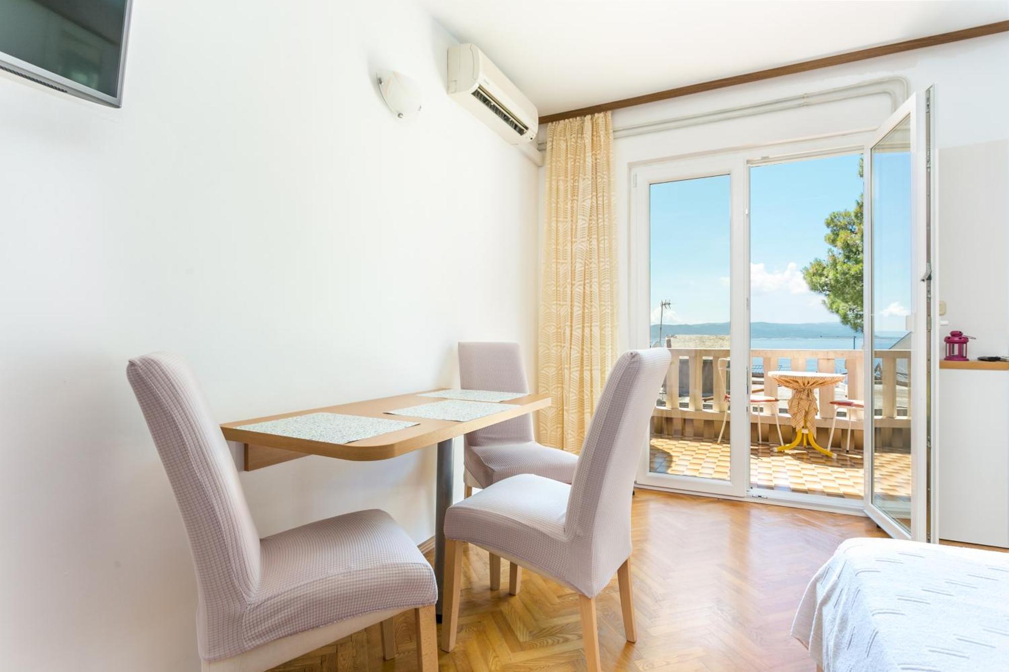 Apartments By The Sea Brela, Makarska - 18356 Екстериор снимка
