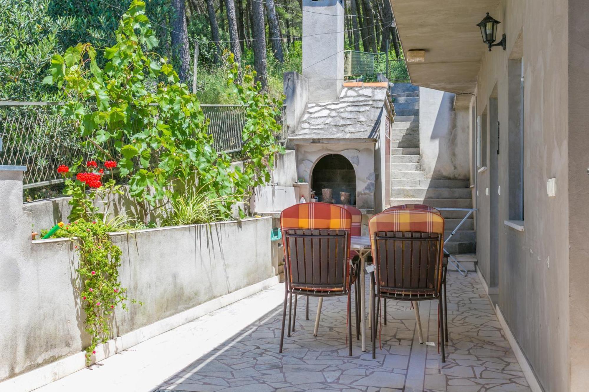 Apartments By The Sea Brela, Makarska - 18356 Екстериор снимка