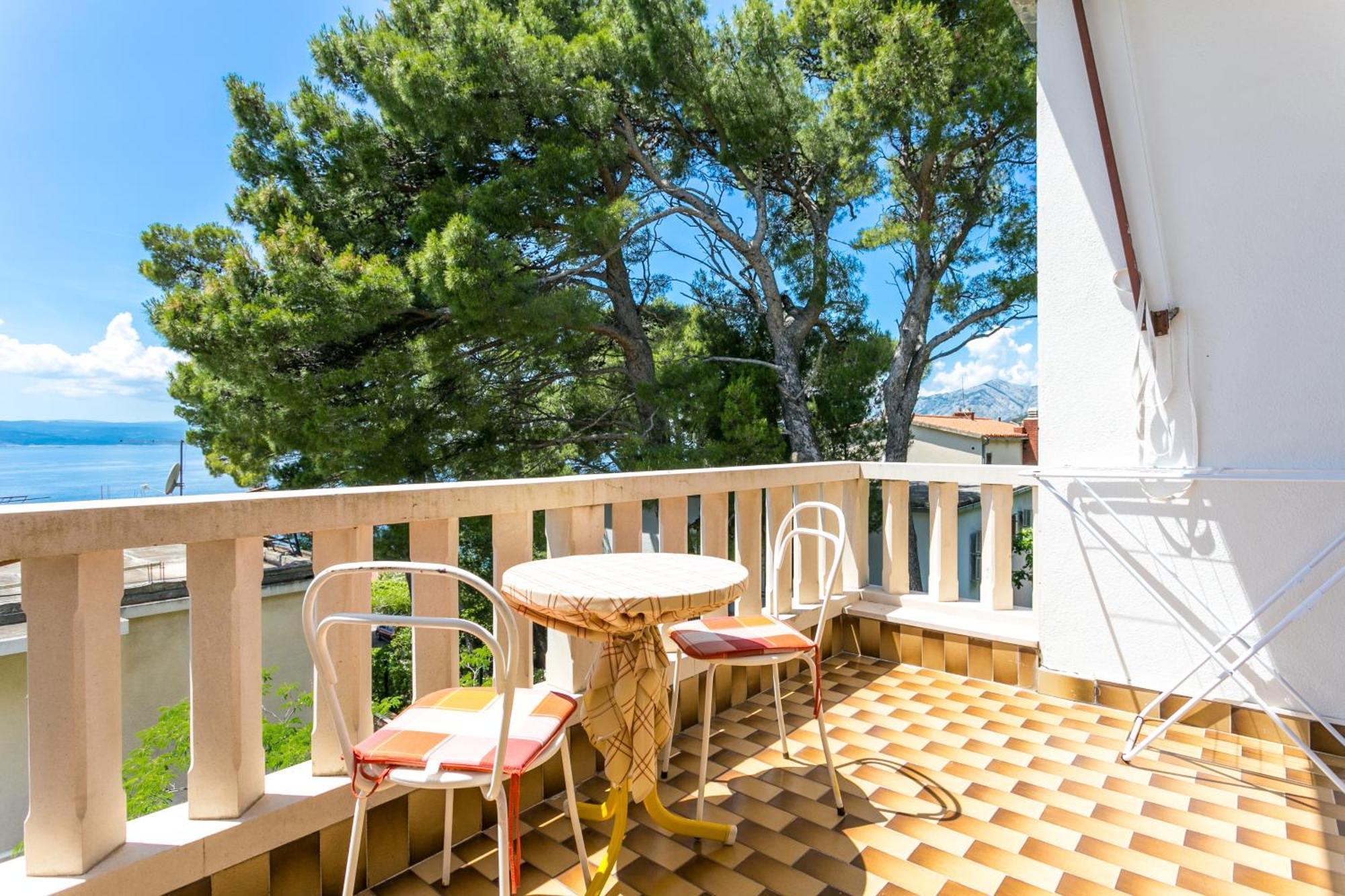 Apartments By The Sea Brela, Makarska - 18356 Екстериор снимка