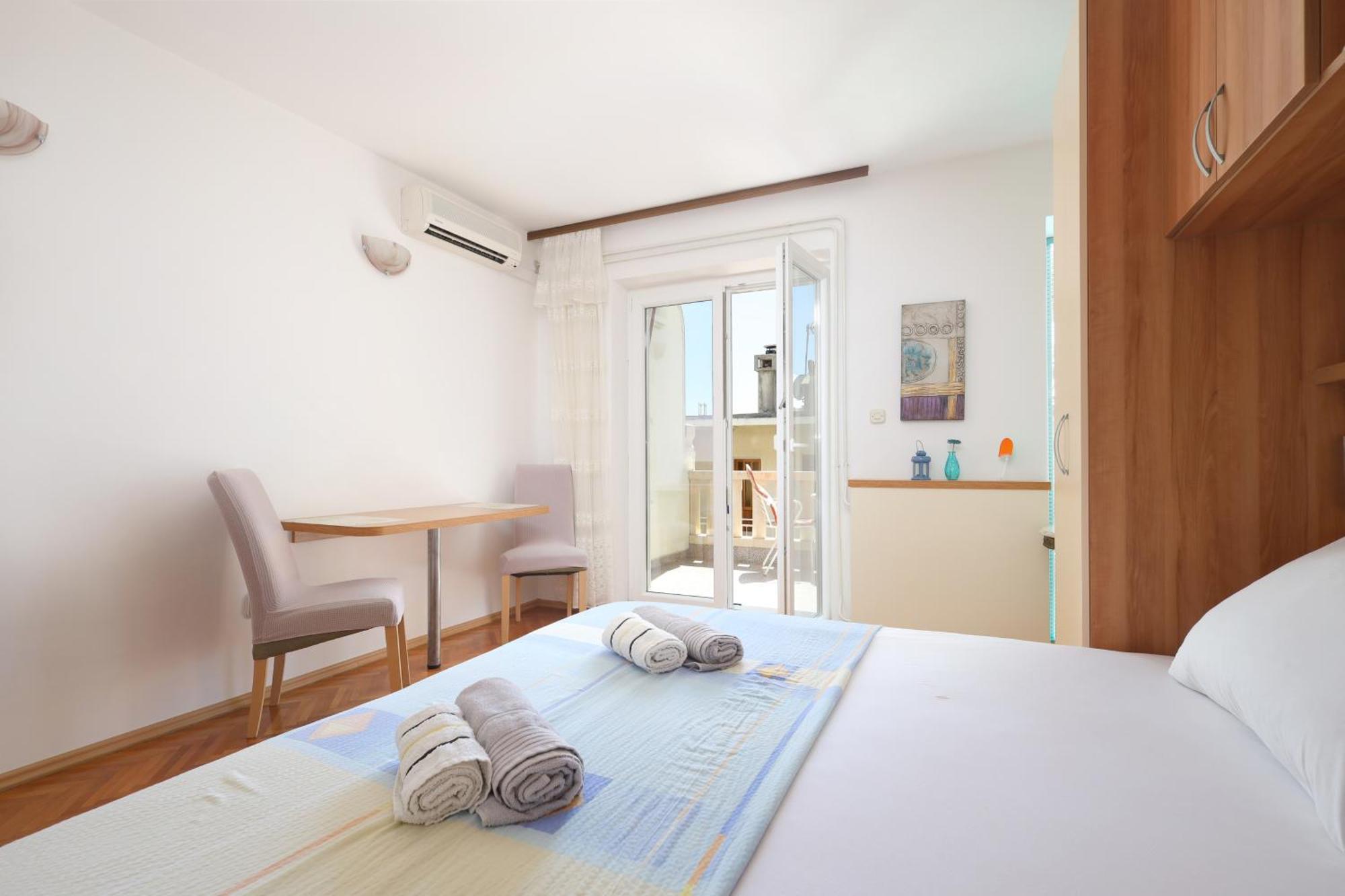 Apartments By The Sea Brela, Makarska - 18356 Стая снимка