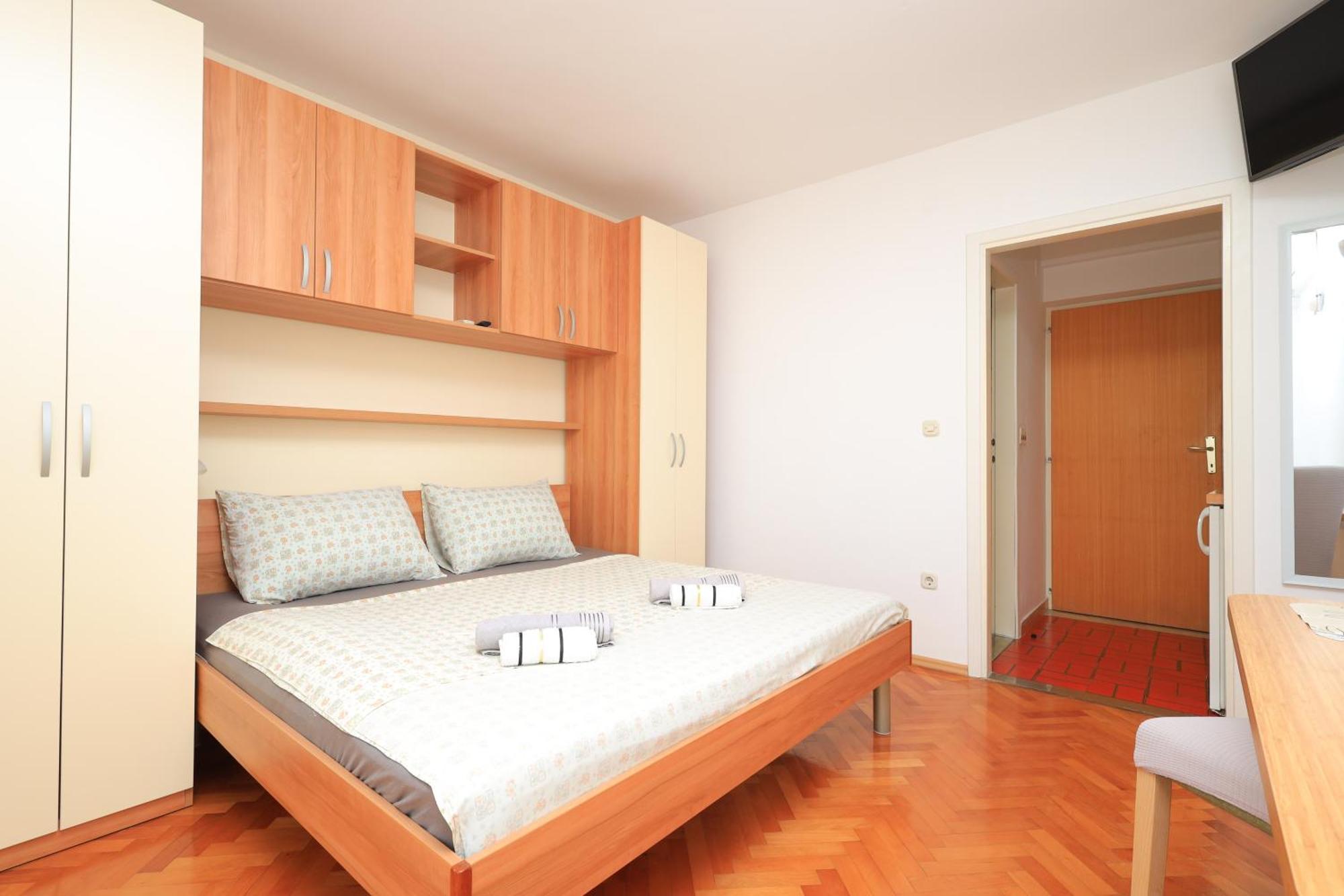 Apartments By The Sea Brela, Makarska - 18356 Стая снимка