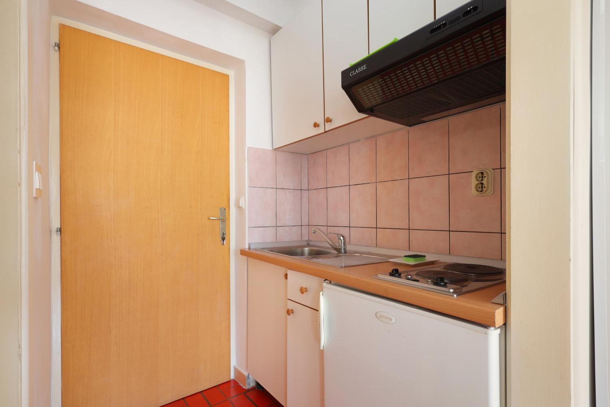 Apartments By The Sea Brela, Makarska - 18356 Стая снимка