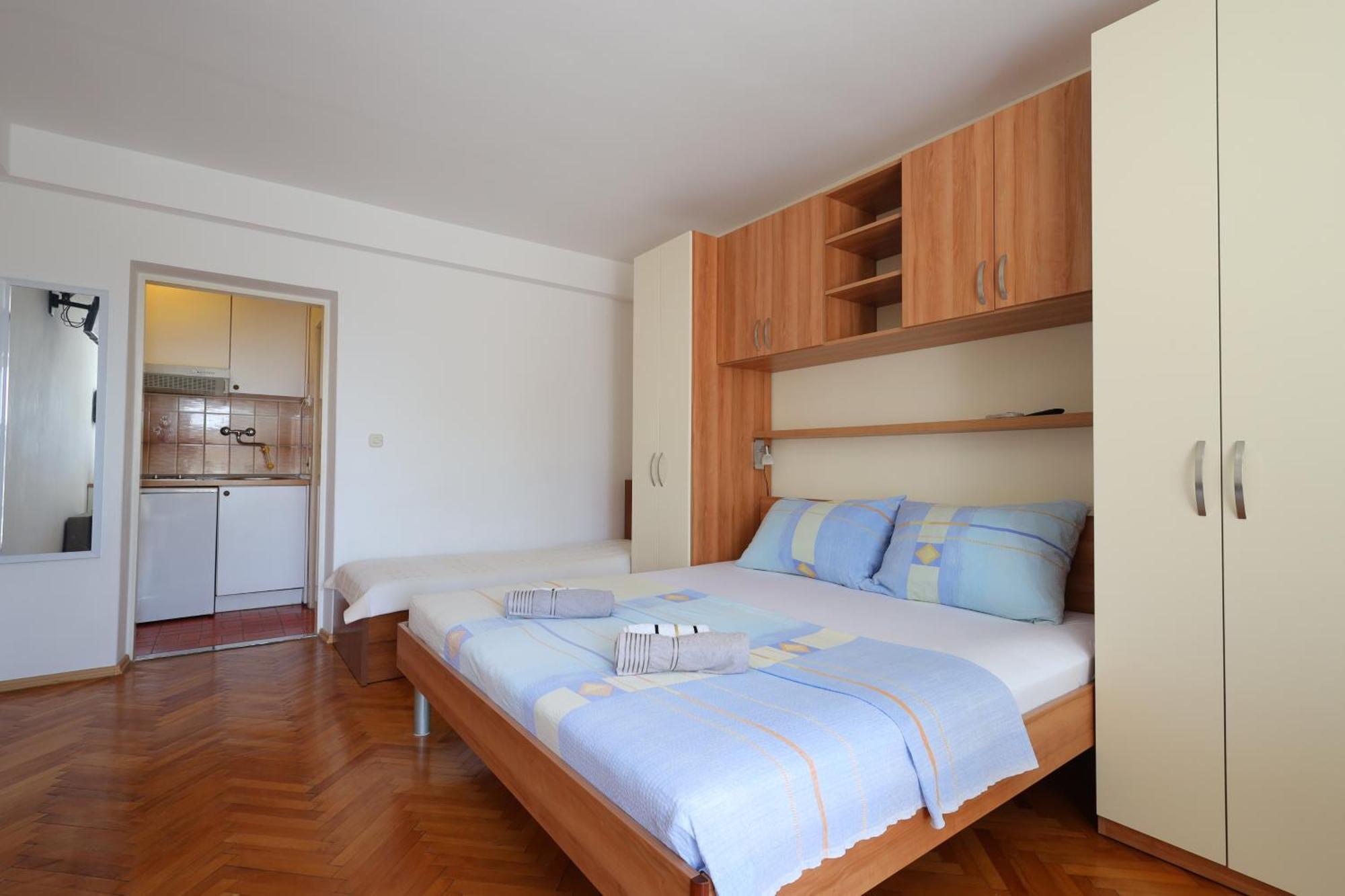 Apartments By The Sea Brela, Makarska - 18356 Стая снимка
