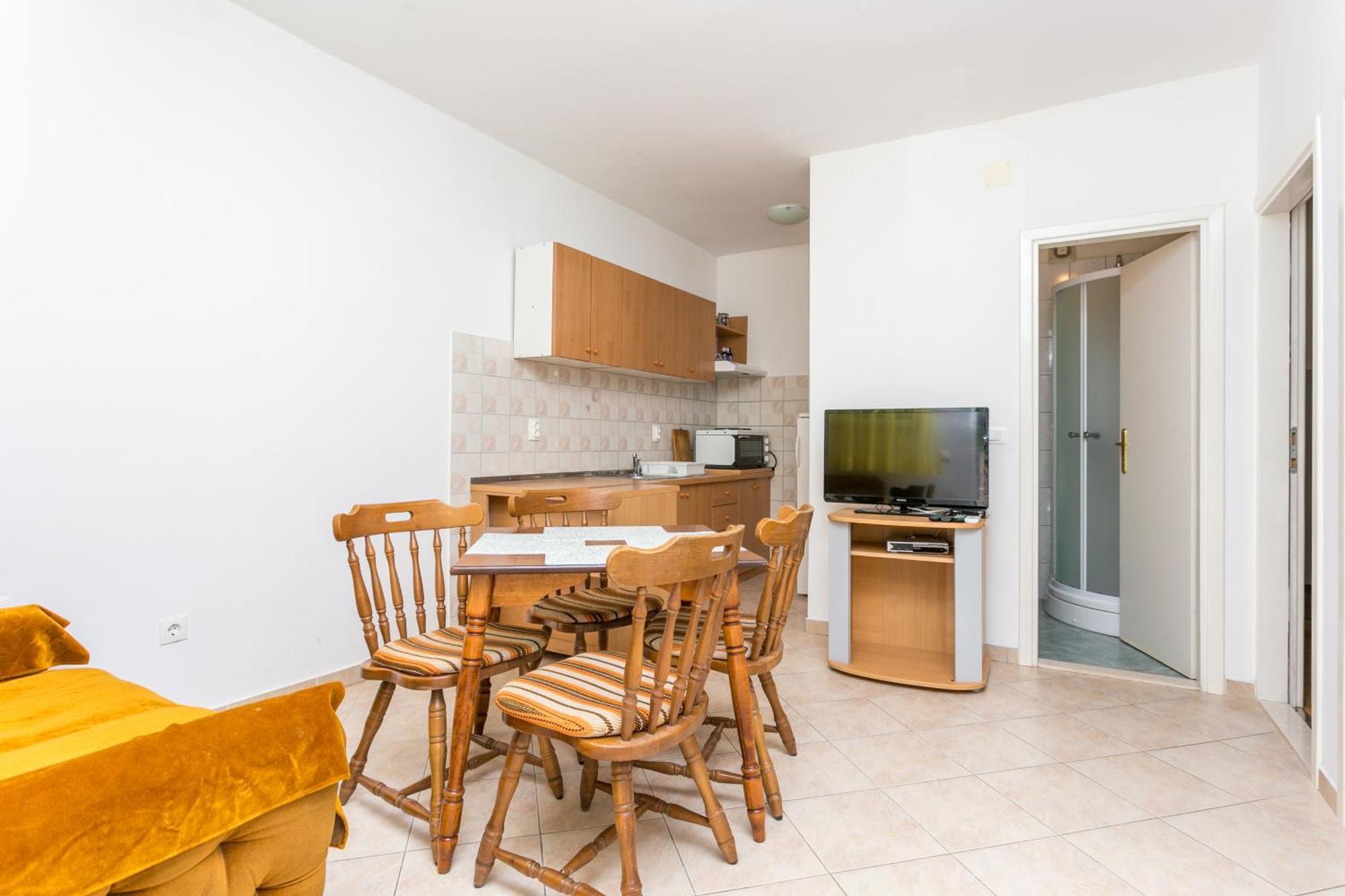 Apartments By The Sea Brela, Makarska - 18356 Стая снимка
