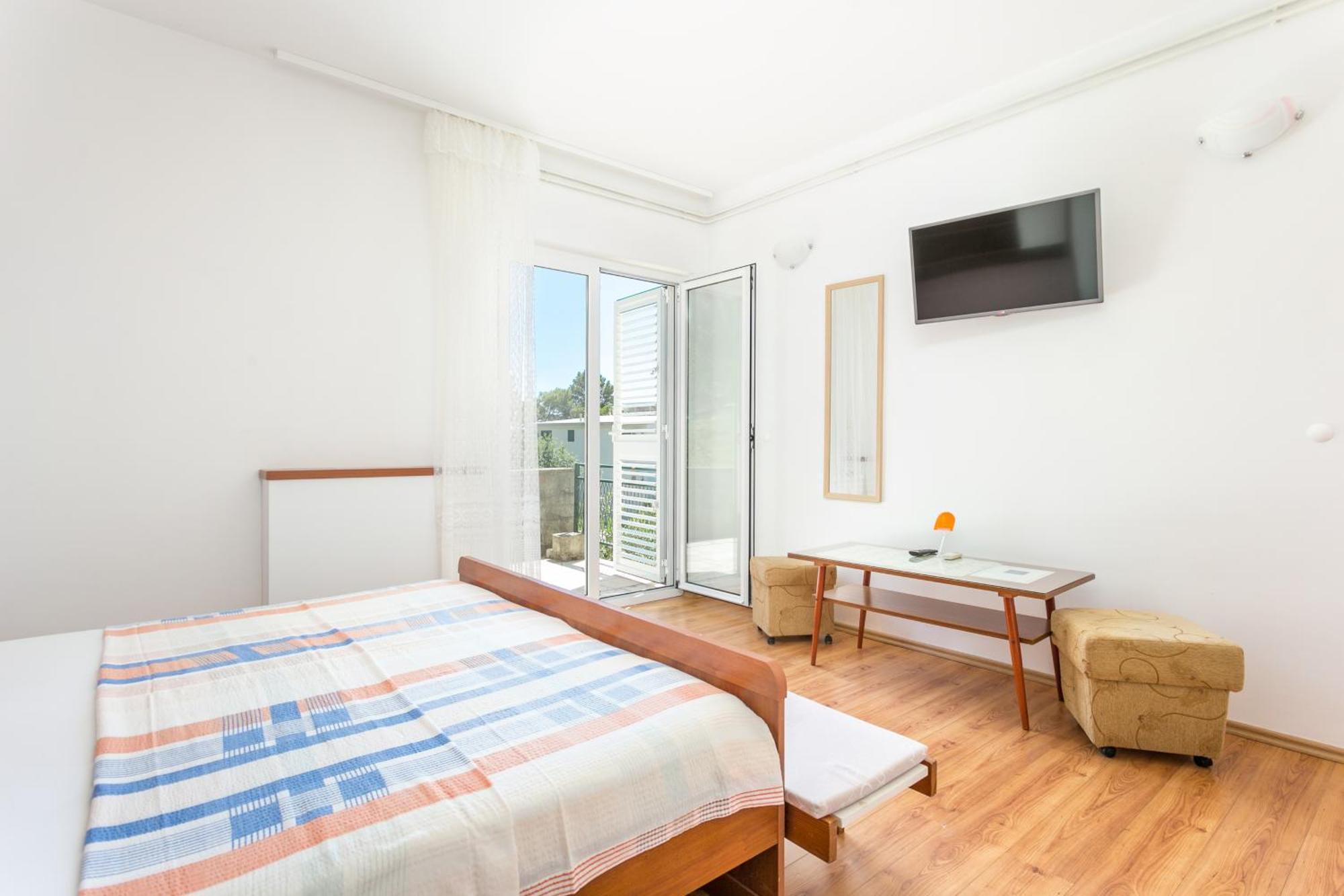 Apartments By The Sea Brela, Makarska - 18356 Стая снимка