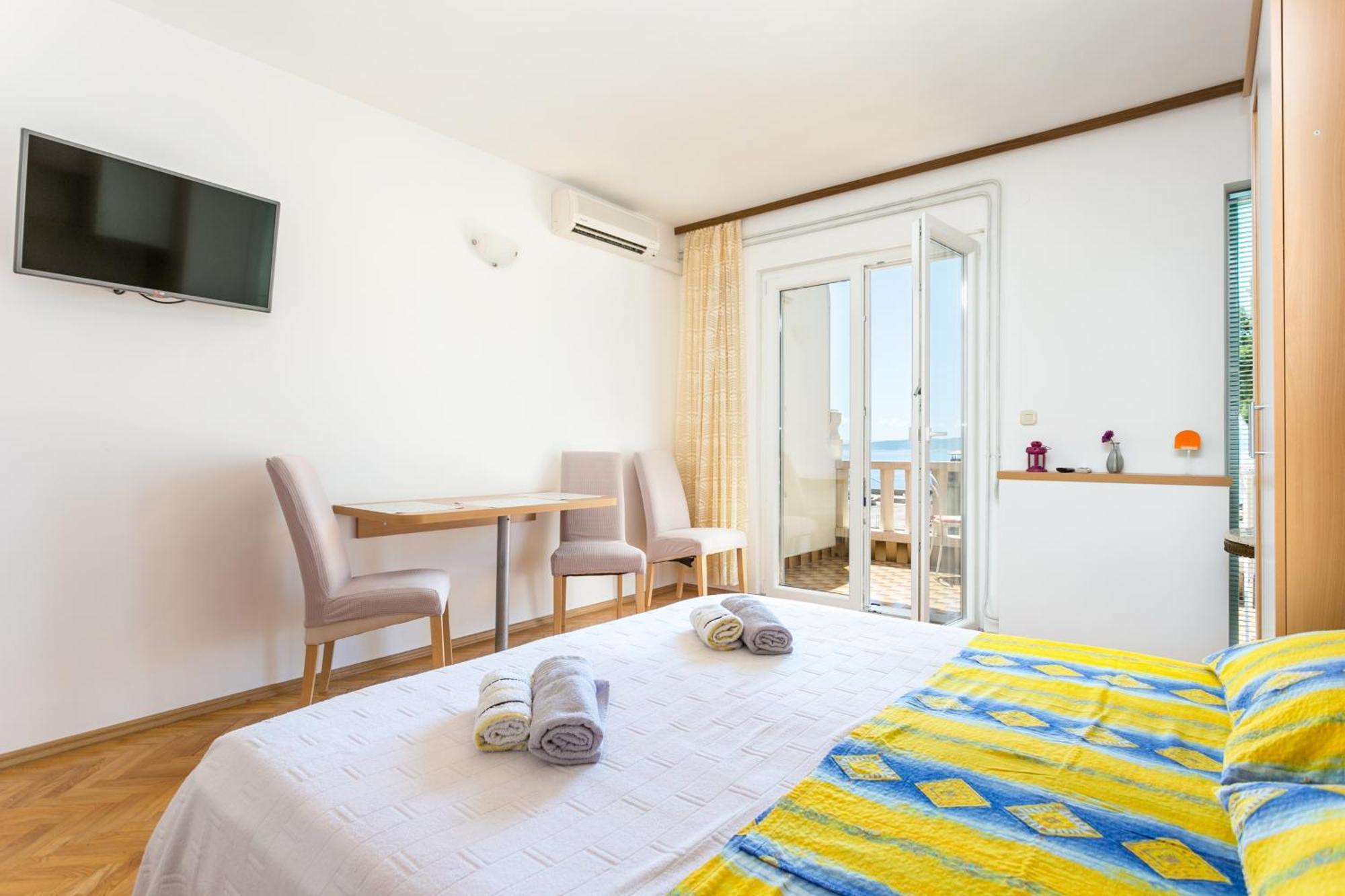 Apartments By The Sea Brela, Makarska - 18356 Стая снимка