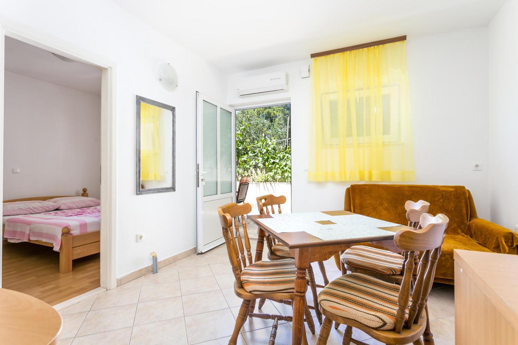 Apartments By The Sea Brela, Makarska - 18356 Стая снимка