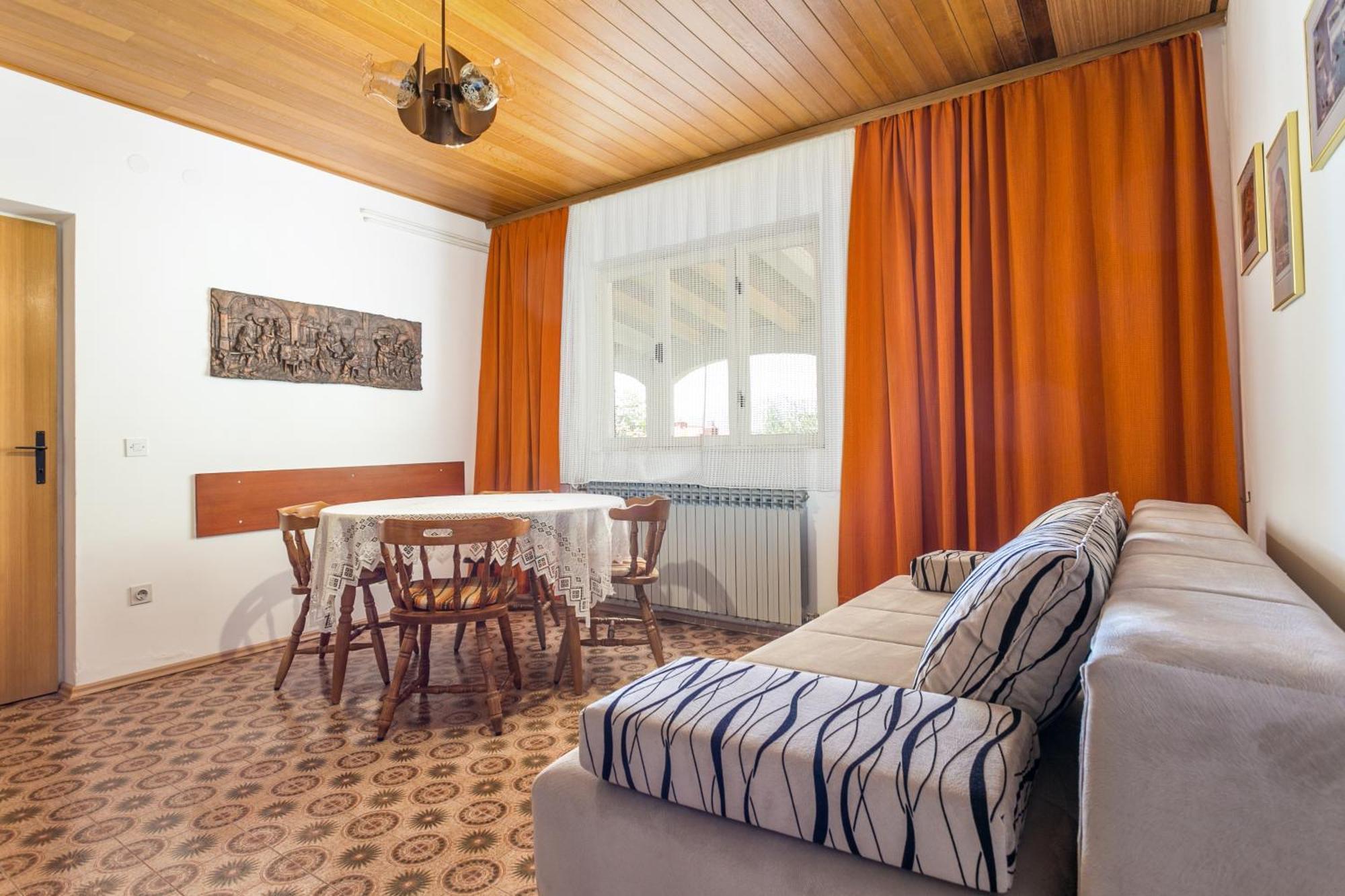 Apartments By The Sea Brela, Makarska - 18356 Стая снимка