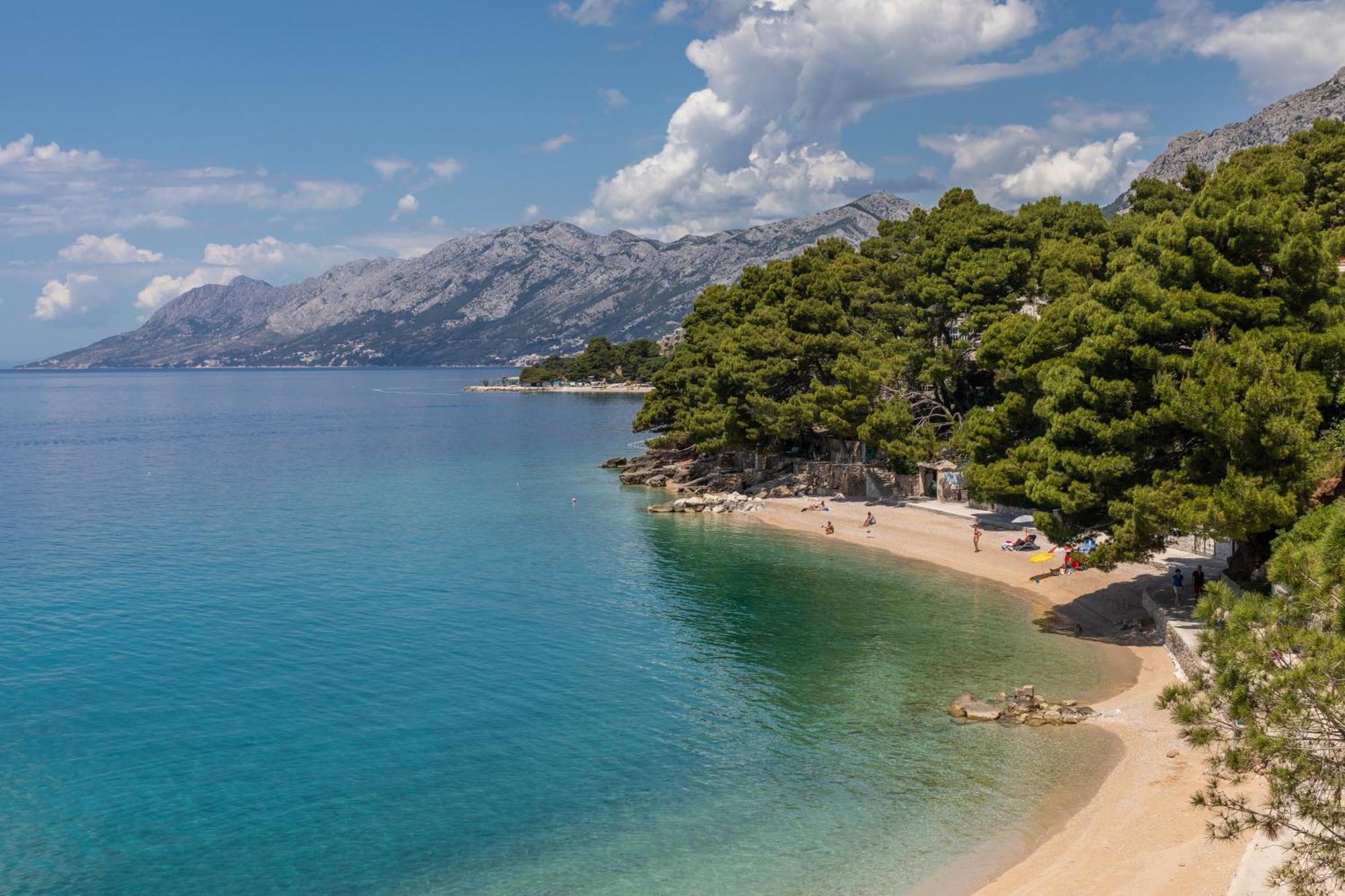Apartments By The Sea Brela, Makarska - 18356 Екстериор снимка