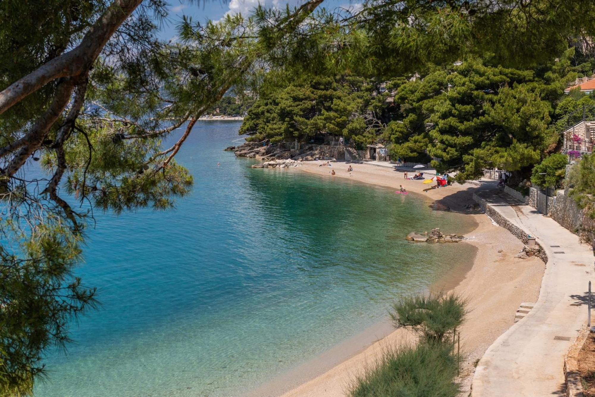 Apartments By The Sea Brela, Makarska - 18356 Екстериор снимка